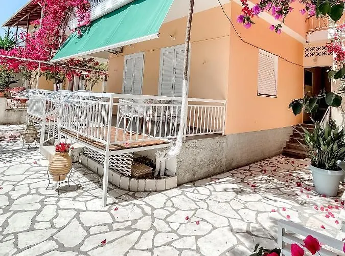 Hotel Avli